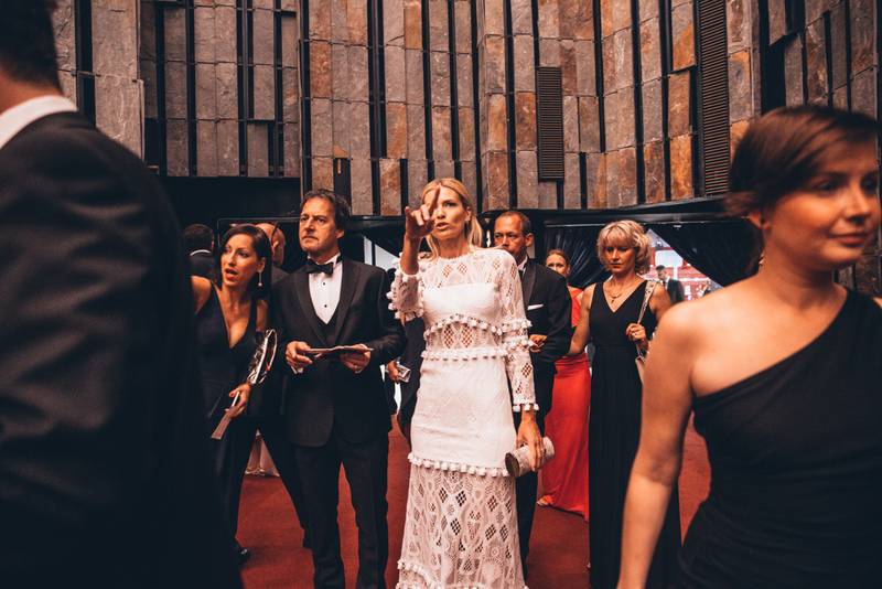 MFF Karlovy Vary odstartoval: Tim Robbins převzal Křišťálový glóbus, orchestr připomněl Miloše Formana