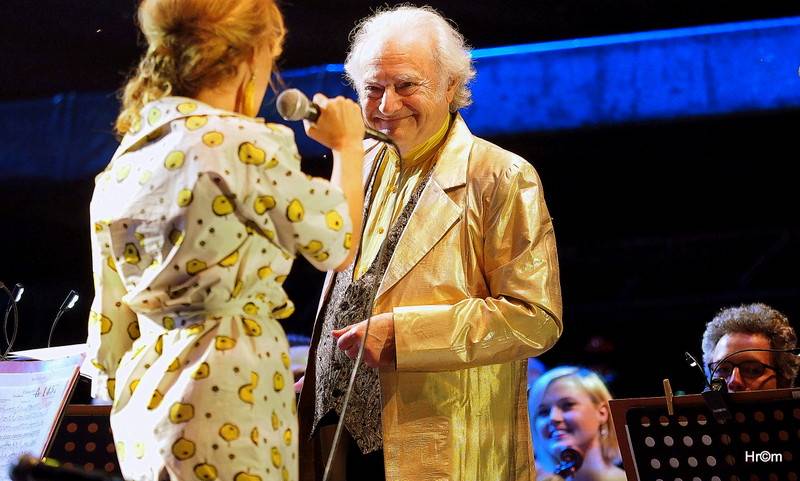 MFF Karlovy Vary odstartoval: Tim Robbins převzal Křišťálový glóbus, orchestr připomněl Miloše Formana