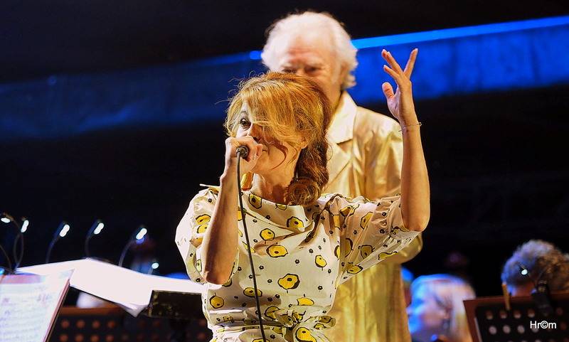 MFF Karlovy Vary odstartoval: Tim Robbins převzal Křišťálový glóbus, orchestr připomněl Miloše Formana