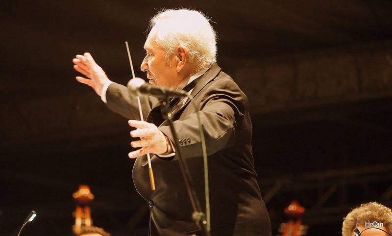 MFF Karlovy Vary odstartoval: Tim Robbins převzal Křišťálový glóbus, orchestr připomněl Miloše Formana