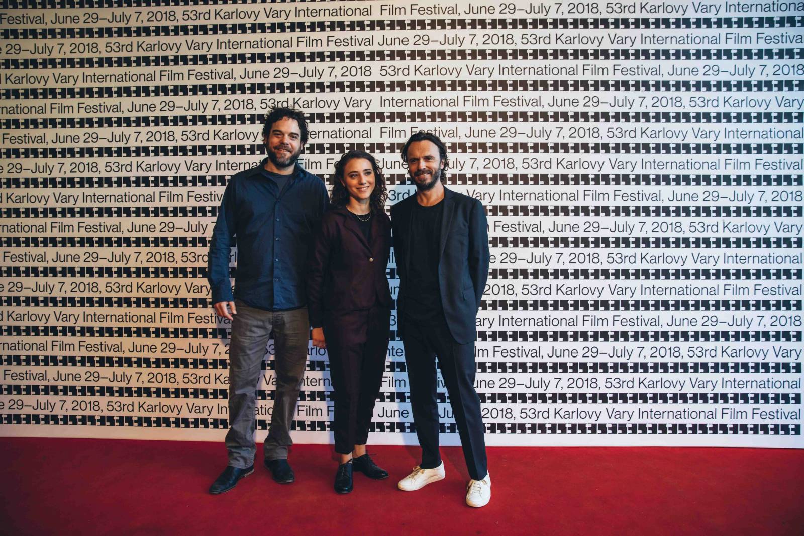 MFF Karlovy Vary: Tim Robbins se setkal s novináři, u domu České televize hráli Lanugo