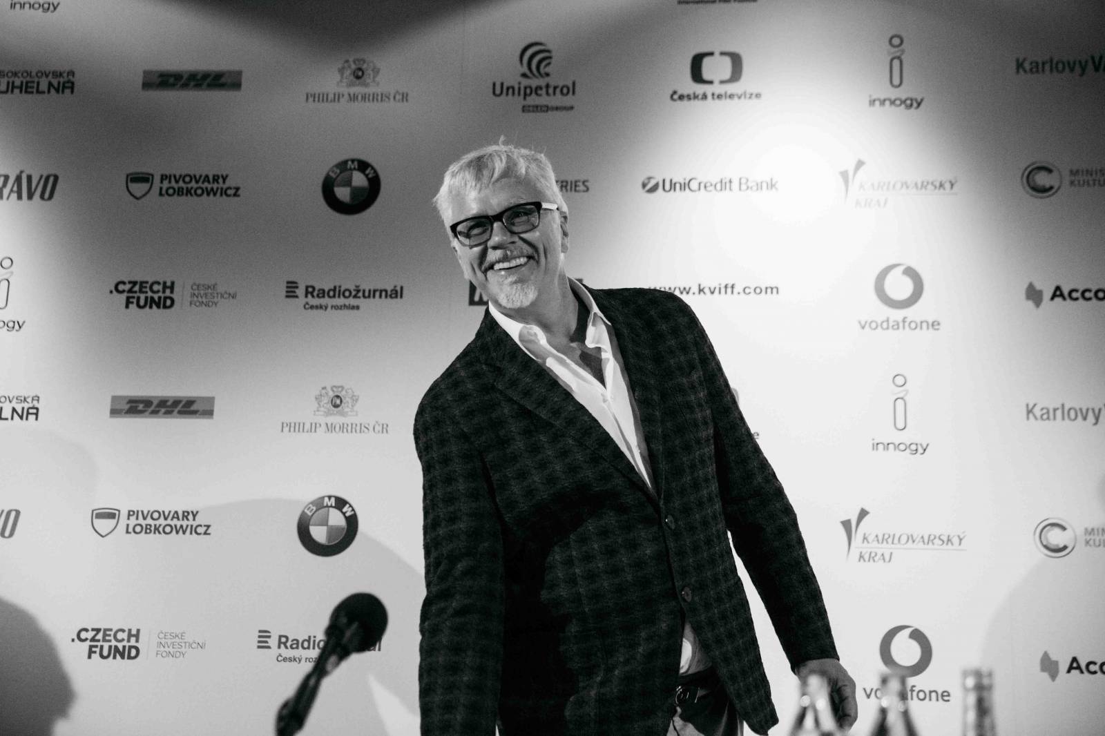 MFF Karlovy Vary: Tim Robbins se setkal s novináři, u domu České televize hráli Lanugo