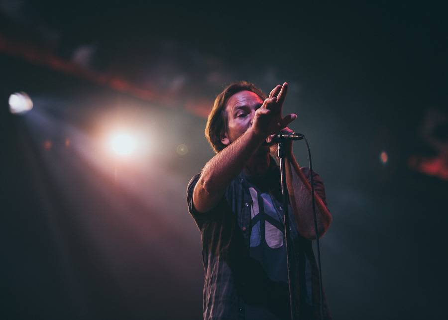 Pearl Jam zasypali O2 arenu nekompromisní smrští grungeových hitů 