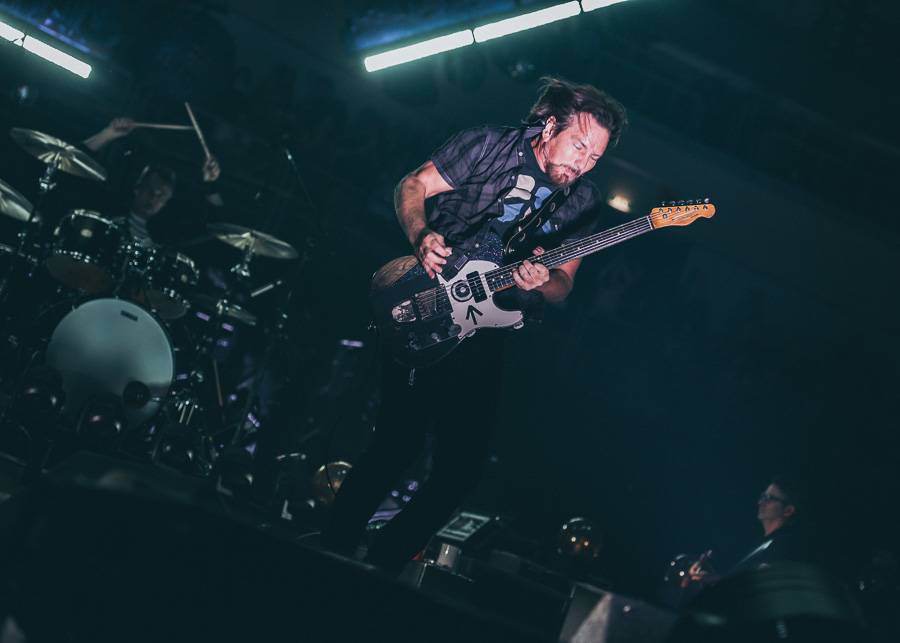 Pearl Jam zasypali O2 arenu nekompromisní smrští grungeových hitů 