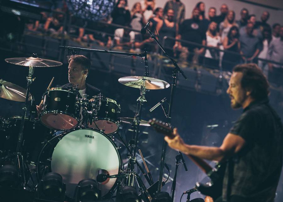 Pearl Jam zasypali O2 arenu nekompromisní smrští grungeových hitů 