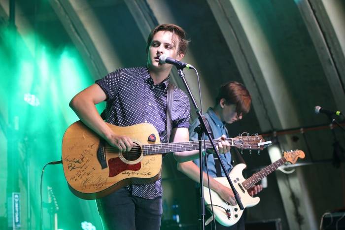 Festival Rock for People se v první den těšil slunečnému počasí, hráli Enter Shikari nebo The Kooks