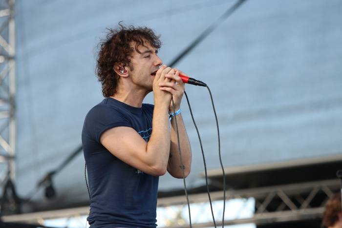 Festival Rock for People se v první den těšil slunečnému počasí, hráli Enter Shikari nebo The Kooks