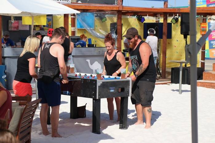 Festival Rock for People se v první den těšil slunečnému počasí, hráli Enter Shikari nebo The Kooks