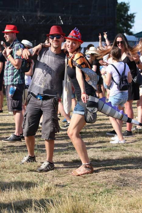 Festival Rock for People se v první den těšil slunečnému počasí, hráli Enter Shikari nebo The Kooks