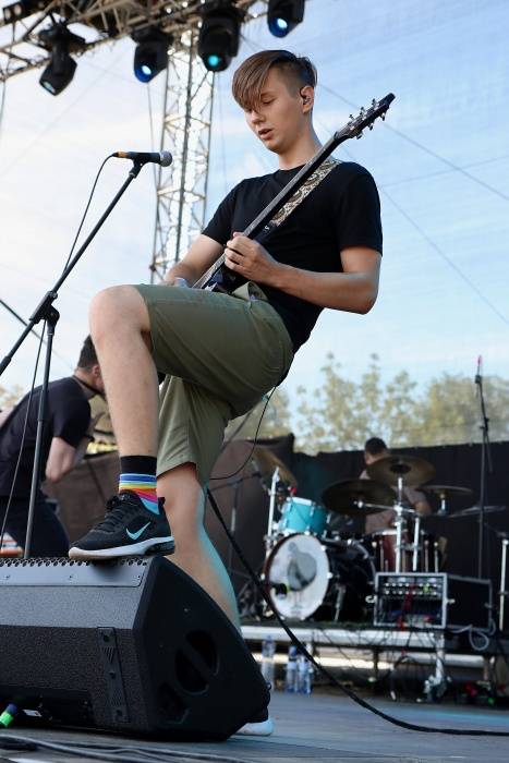 Festival Rock for People se v první den těšil slunečnému počasí, hráli Enter Shikari nebo The Kooks