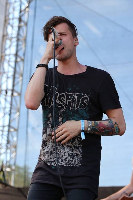 Festival Rock for People se v první den těšil slunečnému počasí, hráli Enter Shikari nebo The Kooks