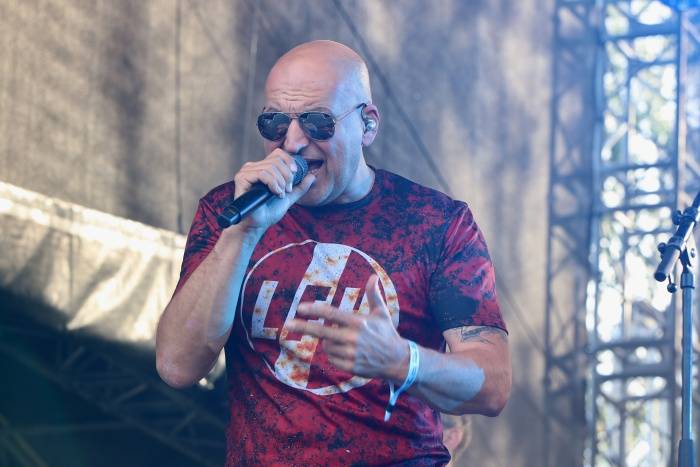 Festival Rock for People se v první den těšil slunečnému počasí, hráli Enter Shikari nebo The Kooks