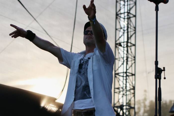 Festival Rock for People se v první den těšil slunečnému počasí, hráli Enter Shikari nebo The Kooks