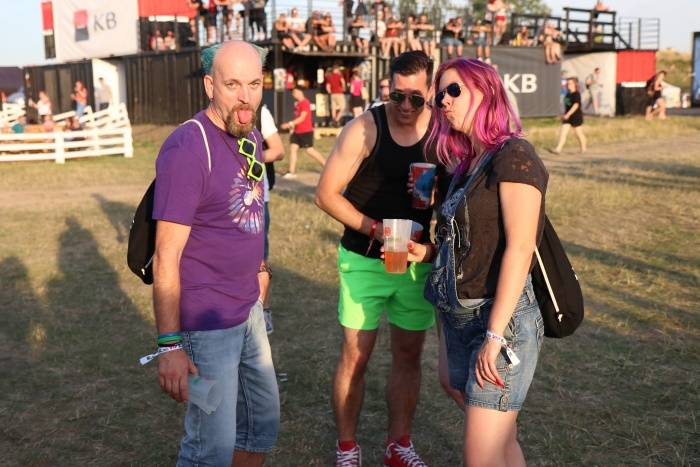 Festival Rock for People se v první den těšil slunečnému počasí, hráli Enter Shikari nebo The Kooks