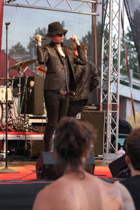 Festival Rock for People se v první den těšil slunečnému počasí, hráli Enter Shikari nebo The Kooks