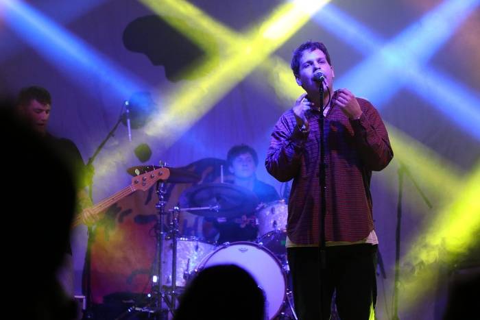 Festival Rock for People se v první den těšil slunečnému počasí, hráli Enter Shikari nebo The Kooks