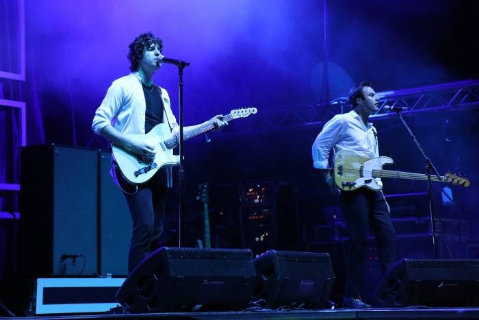 Festival Rock for People se v první den těšil slunečnému počasí, hráli Enter Shikari nebo The Kooks