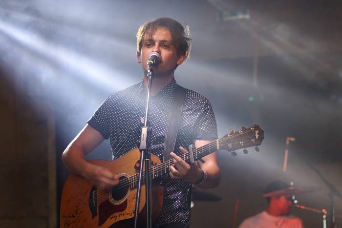 Festival Rock for People se v první den těšil slunečnému počasí, hráli Enter Shikari nebo The Kooks