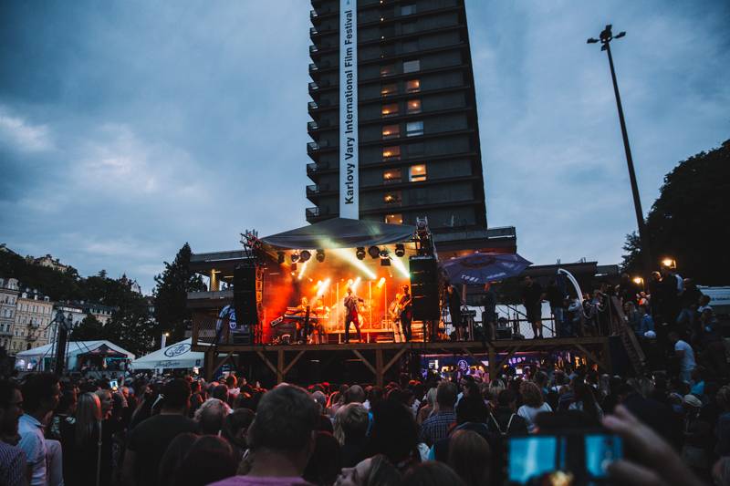 V Karlových Varech zahráli No Name i minus123minut v čele se Zdeňkem Bínou 