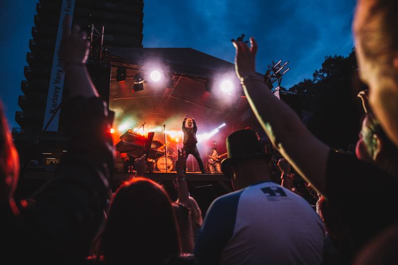 V Karlových Varech zahráli No Name i minus123minut v čele se Zdeňkem Bínou 