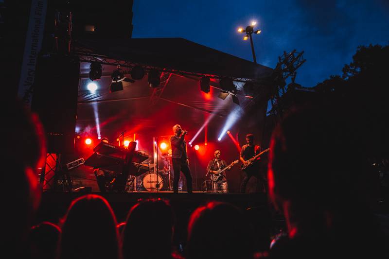 V Karlových Varech zahráli No Name i minus123minut v čele se Zdeňkem Bínou 