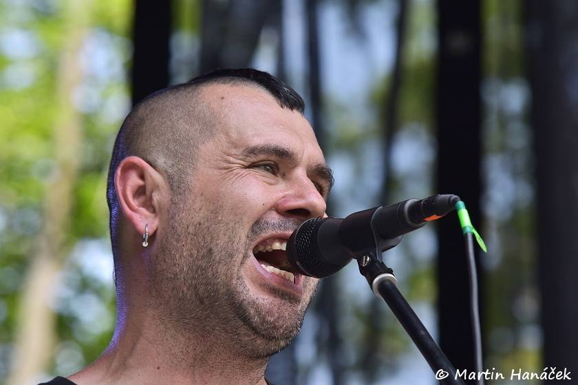 Rock For JK Manětín: O pořádný kotel se postarali Krucipüsk, Alkehol, Trautenberk a další