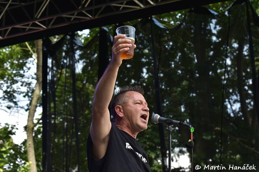 Rock For JK Manětín: O pořádný kotel se postarali Krucipüsk, Alkehol, Trautenberk a další