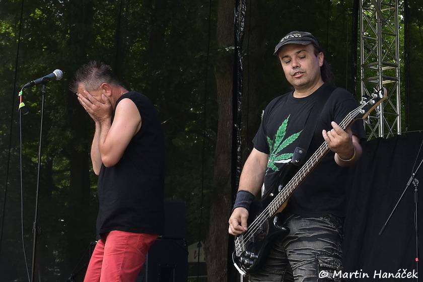 Rock For JK Manětín: O pořádný kotel se postarali Krucipüsk, Alkehol, Trautenberk a další