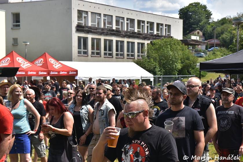 Rock For JK Manětín: O pořádný kotel se postarali Krucipüsk, Alkehol, Trautenberk a další