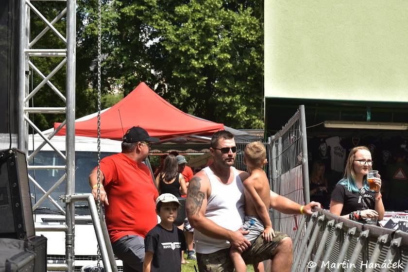 Rock For JK Manětín: O pořádný kotel se postarali Krucipüsk, Alkehol, Trautenberk a další