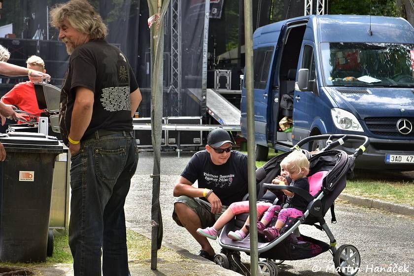 Rock For JK Manětín: O pořádný kotel se postarali Krucipüsk, Alkehol, Trautenberk a další