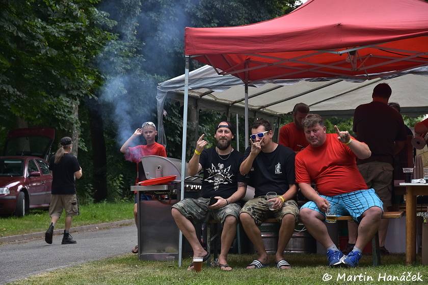 Rock For JK Manětín: O pořádný kotel se postarali Krucipüsk, Alkehol, Trautenberk a další