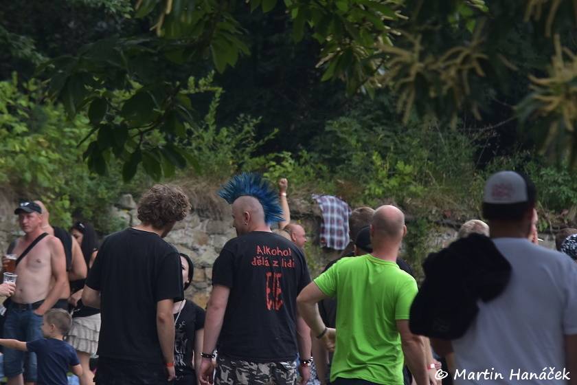 Rock For JK Manětín: O pořádný kotel se postarali Krucipüsk, Alkehol, Trautenberk a další