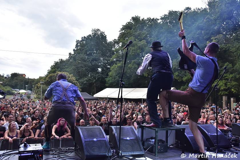 Rock For JK Manětín: O pořádný kotel se postarali Krucipüsk, Alkehol, Trautenberk a další