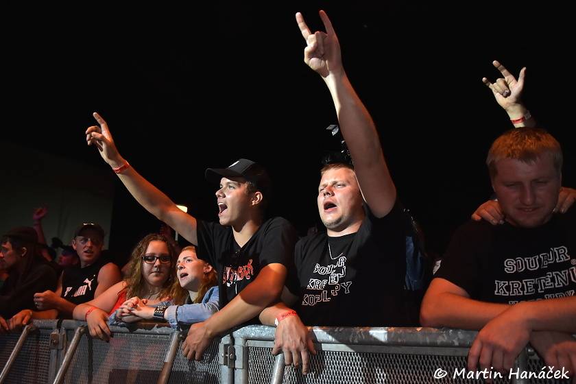 Rock For JK Manětín: O pořádný kotel se postarali Krucipüsk, Alkehol, Trautenberk a další