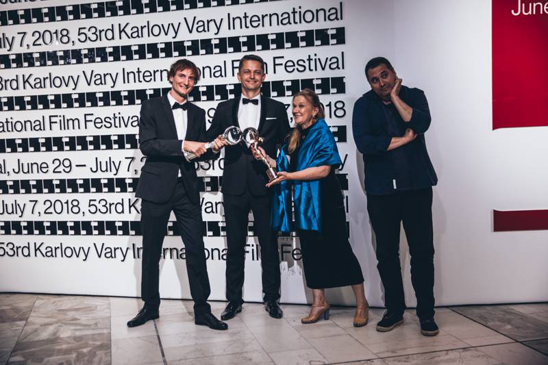 Závěr MFF Karlovy Vary: Hráli a zpívali Tomáš Klus a Richard Müller, ceny získali Jaromír Hanzlík i Robert Pattinson
