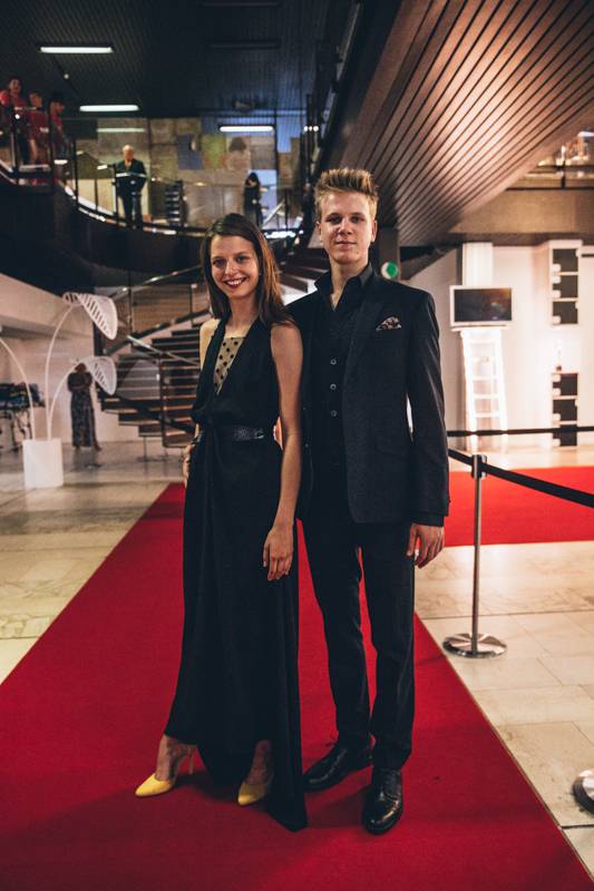 Závěr MFF Karlovy Vary: Hráli a zpívali Tomáš Klus a Richard Müller, ceny získali Jaromír Hanzlík i Robert Pattinson