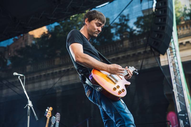 Závěr MFF Karlovy Vary: Hráli a zpívali Tomáš Klus a Richard Müller, ceny získali Jaromír Hanzlík i Robert Pattinson