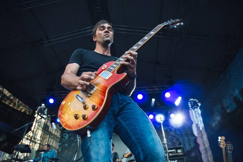 Závěr MFF Karlovy Vary: Hráli a zpívali Tomáš Klus a Richard Müller, ceny získali Jaromír Hanzlík i Robert Pattinson