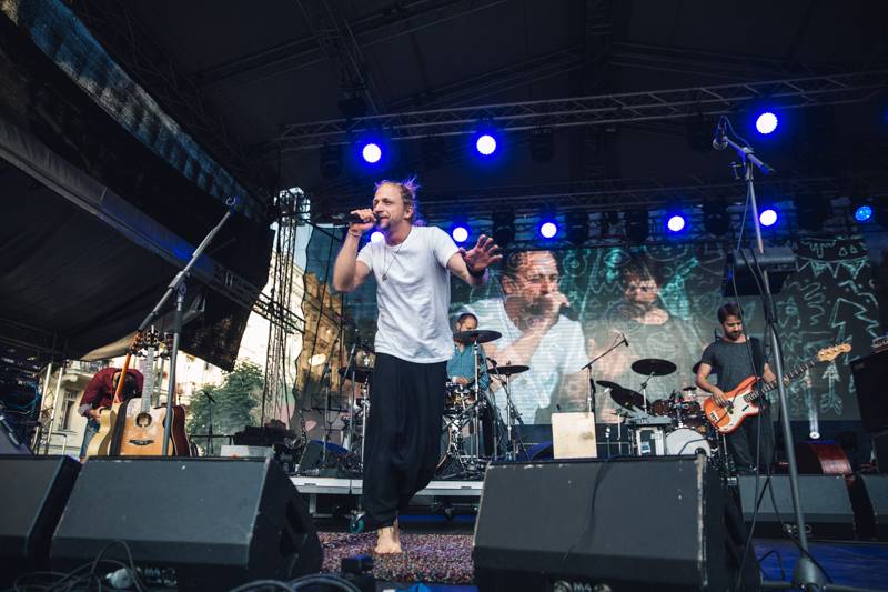 Závěr MFF Karlovy Vary: Hráli a zpívali Tomáš Klus a Richard Müller, ceny získali Jaromír Hanzlík i Robert Pattinson