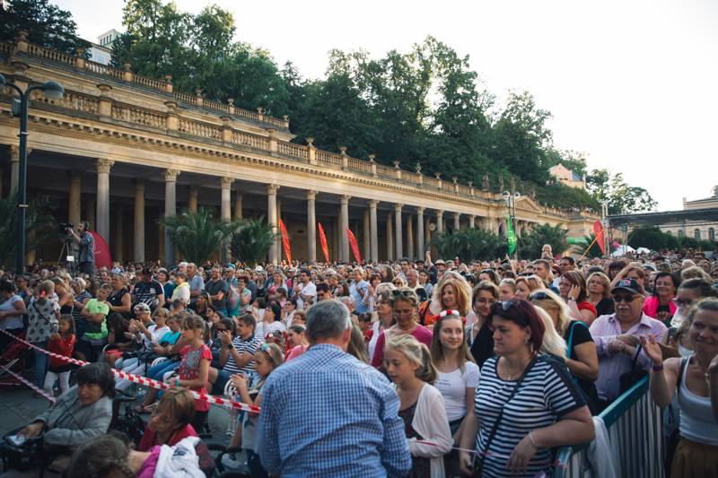 Závěr MFF Karlovy Vary: Hráli a zpívali Tomáš Klus a Richard Müller, ceny získali Jaromír Hanzlík i Robert Pattinson