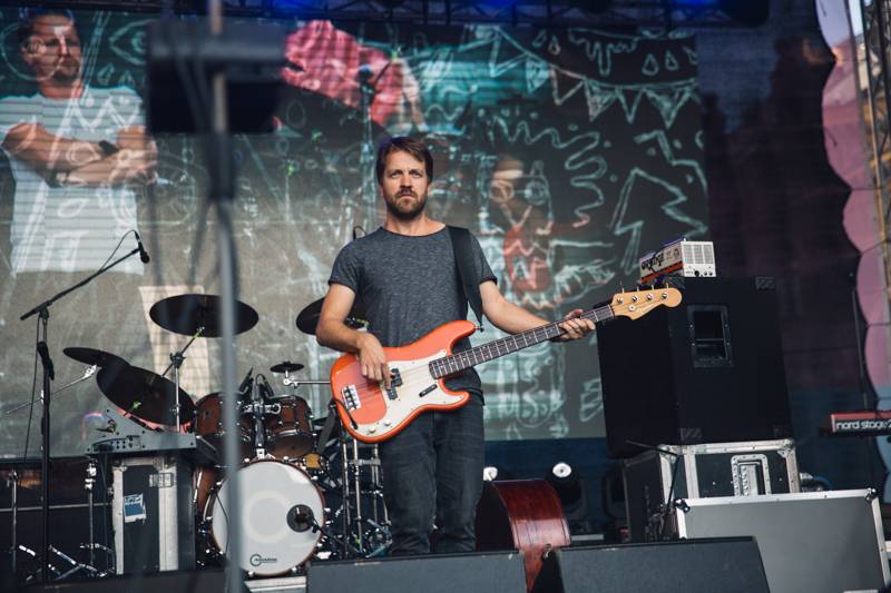 Závěr MFF Karlovy Vary: Hráli a zpívali Tomáš Klus a Richard Müller, ceny získali Jaromír Hanzlík i Robert Pattinson