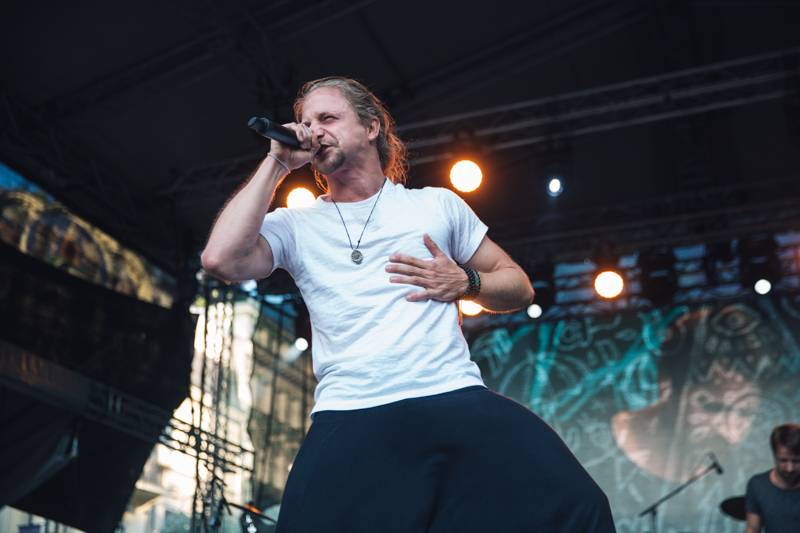 Závěr MFF Karlovy Vary: Hráli a zpívali Tomáš Klus a Richard Müller, ceny získali Jaromír Hanzlík i Robert Pattinson