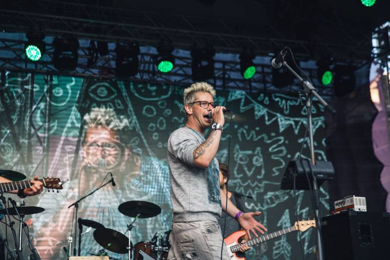 Závěr MFF Karlovy Vary: Hráli a zpívali Tomáš Klus a Richard Müller, ceny získali Jaromír Hanzlík i Robert Pattinson