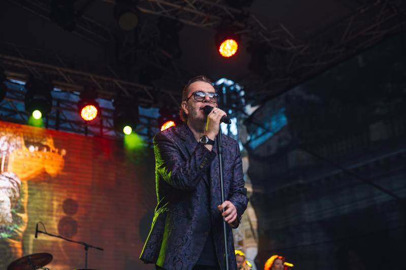 Závěr MFF Karlovy Vary: Hráli a zpívali Tomáš Klus a Richard Müller, ceny získali Jaromír Hanzlík i Robert Pattinson