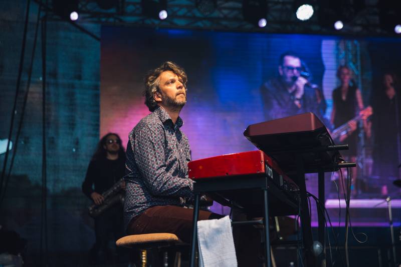 Závěr MFF Karlovy Vary: Hráli a zpívali Tomáš Klus a Richard Müller, ceny získali Jaromír Hanzlík i Robert Pattinson