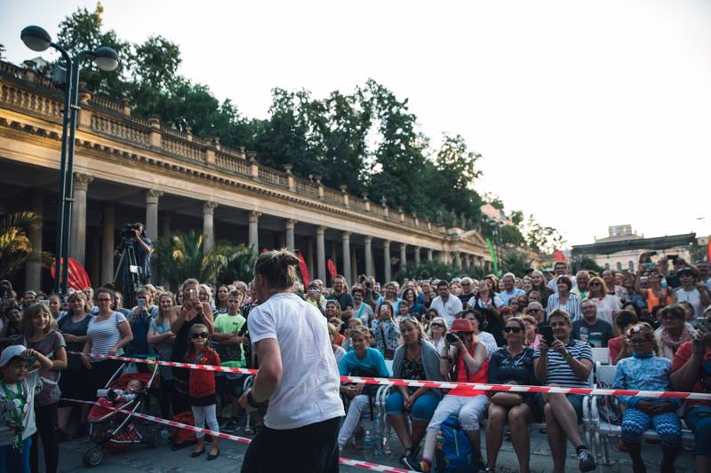 Závěr MFF Karlovy Vary: Hráli a zpívali Tomáš Klus a Richard Müller, ceny získali Jaromír Hanzlík i Robert Pattinson