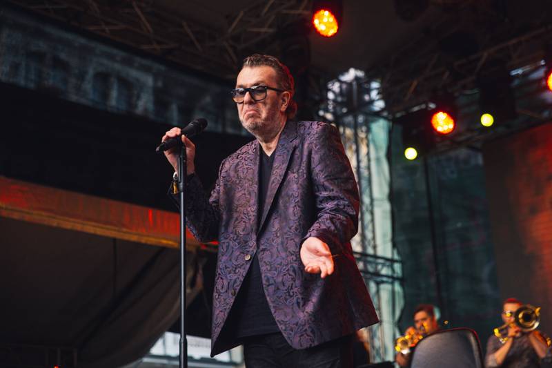 Závěr MFF Karlovy Vary: Hráli a zpívali Tomáš Klus a Richard Müller, ceny získali Jaromír Hanzlík i Robert Pattinson