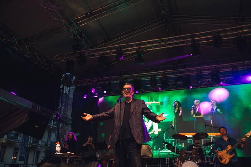 Závěr MFF Karlovy Vary: Hráli a zpívali Tomáš Klus a Richard Müller, ceny získali Jaromír Hanzlík i Robert Pattinson