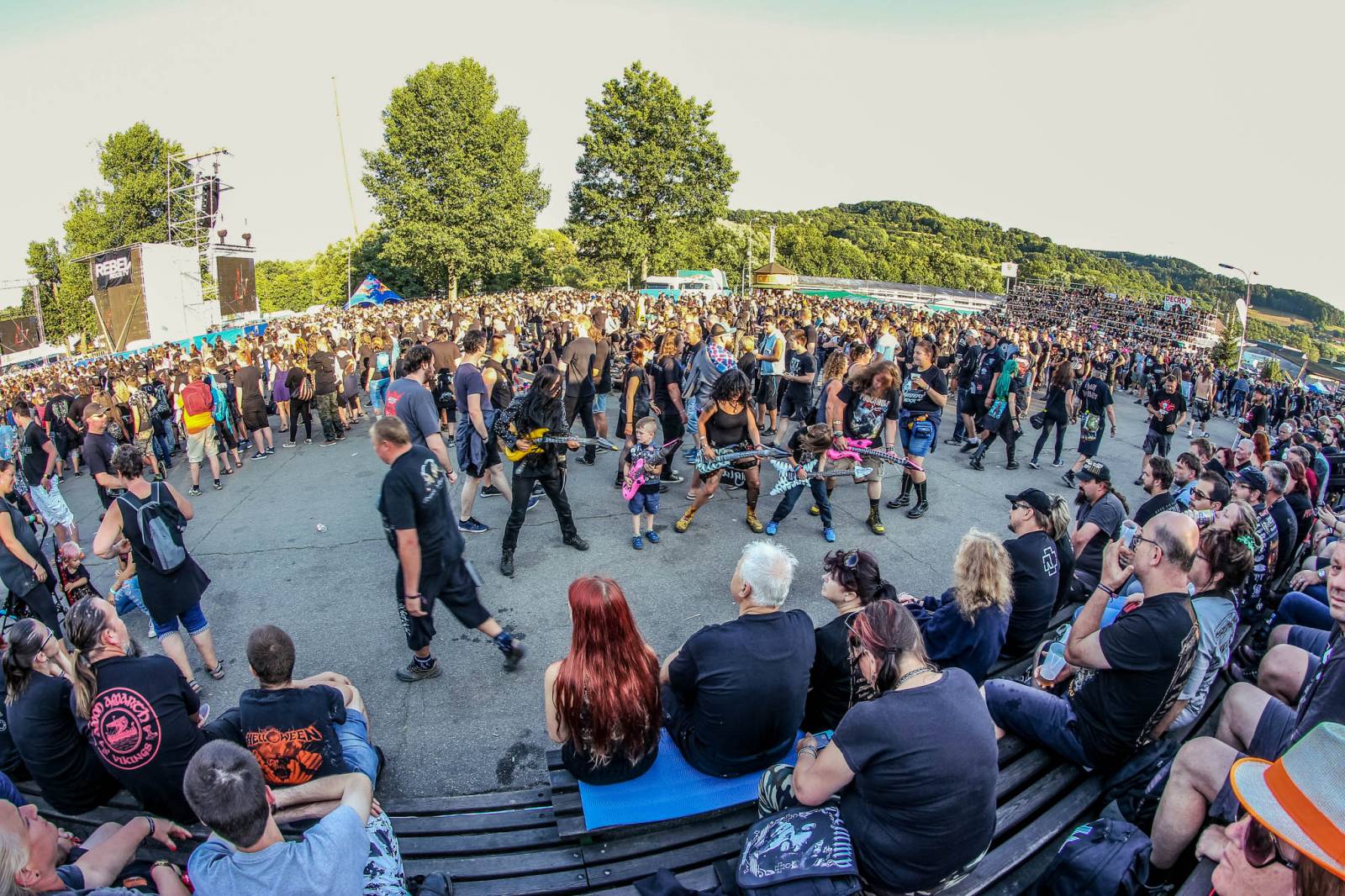 Druhý den Masters Of Rock si podmanila speciální sestava Helloween, metalisty bavili i Arch Enemy nebo Turisas